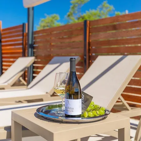 別荘 Veduta プーラ