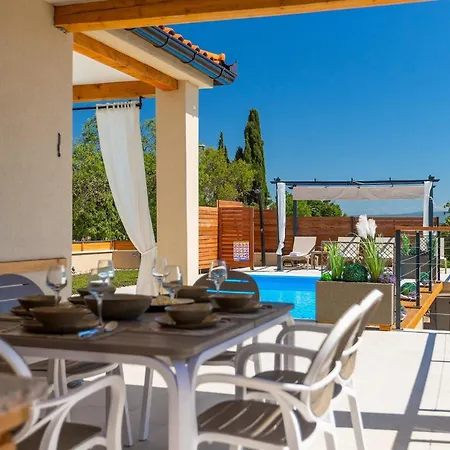 Veduta 別荘 プーラ