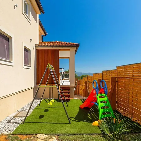 別荘 Veduta プーラ