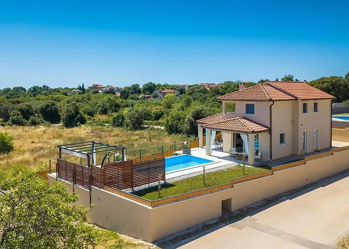 別荘 Veduta プーラ